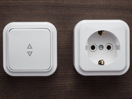 Montaj prize si intrerupatoare