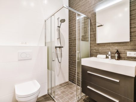 Desfundare cabina de dus