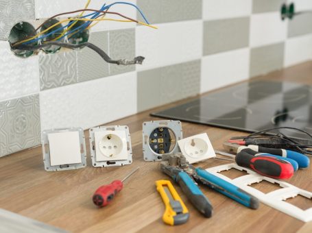 apeleaza_electrician