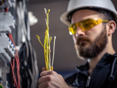 Electrician non-stop